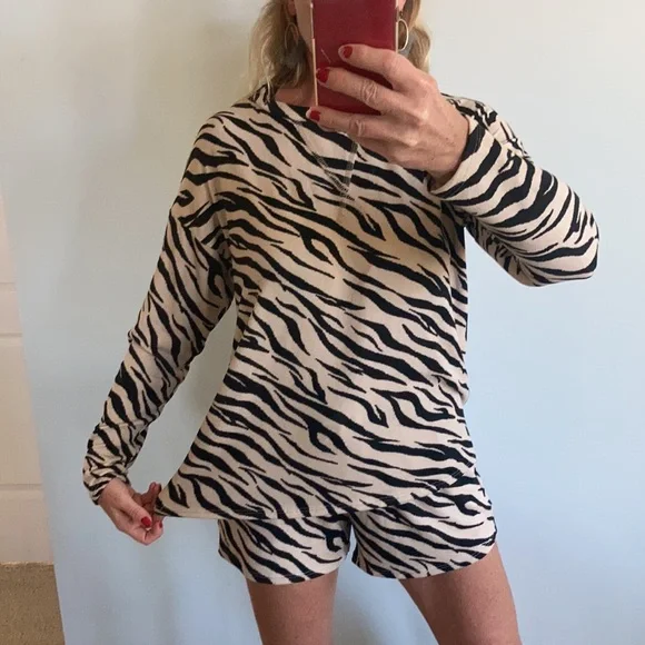 Animal Print 2 Piece Lounge Set - Picture 5 of 9